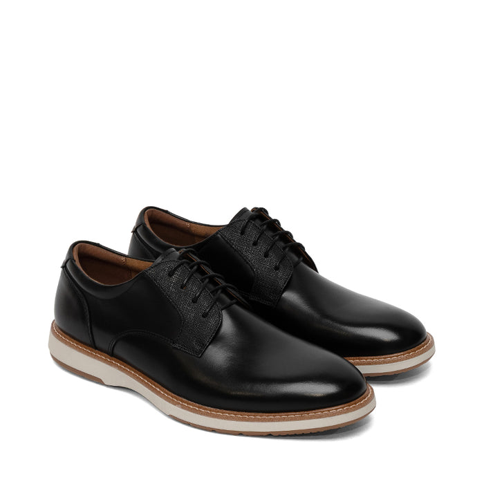 STEVE MADDEN-LANGLEYY - available at RUBINO