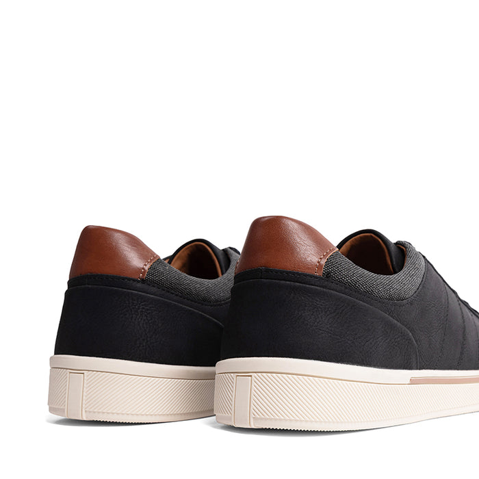 STEVE MADDEN-MALPENZA - available at RUBINO